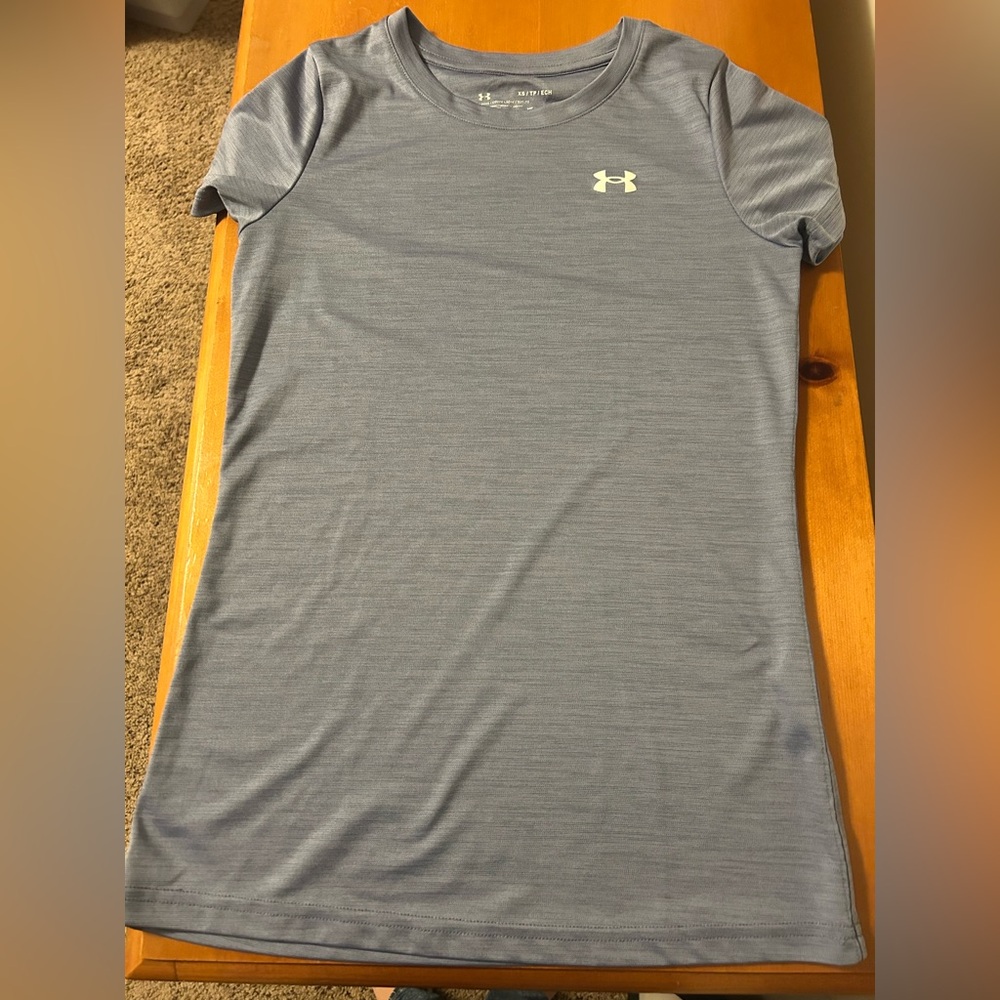 Under Armour women’s athletic tee - size XS